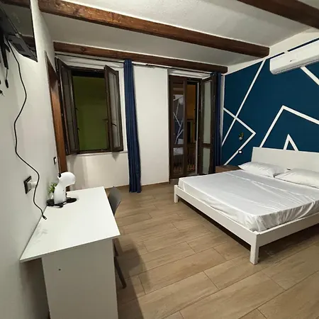 Sara's Bed and breakfast 3*